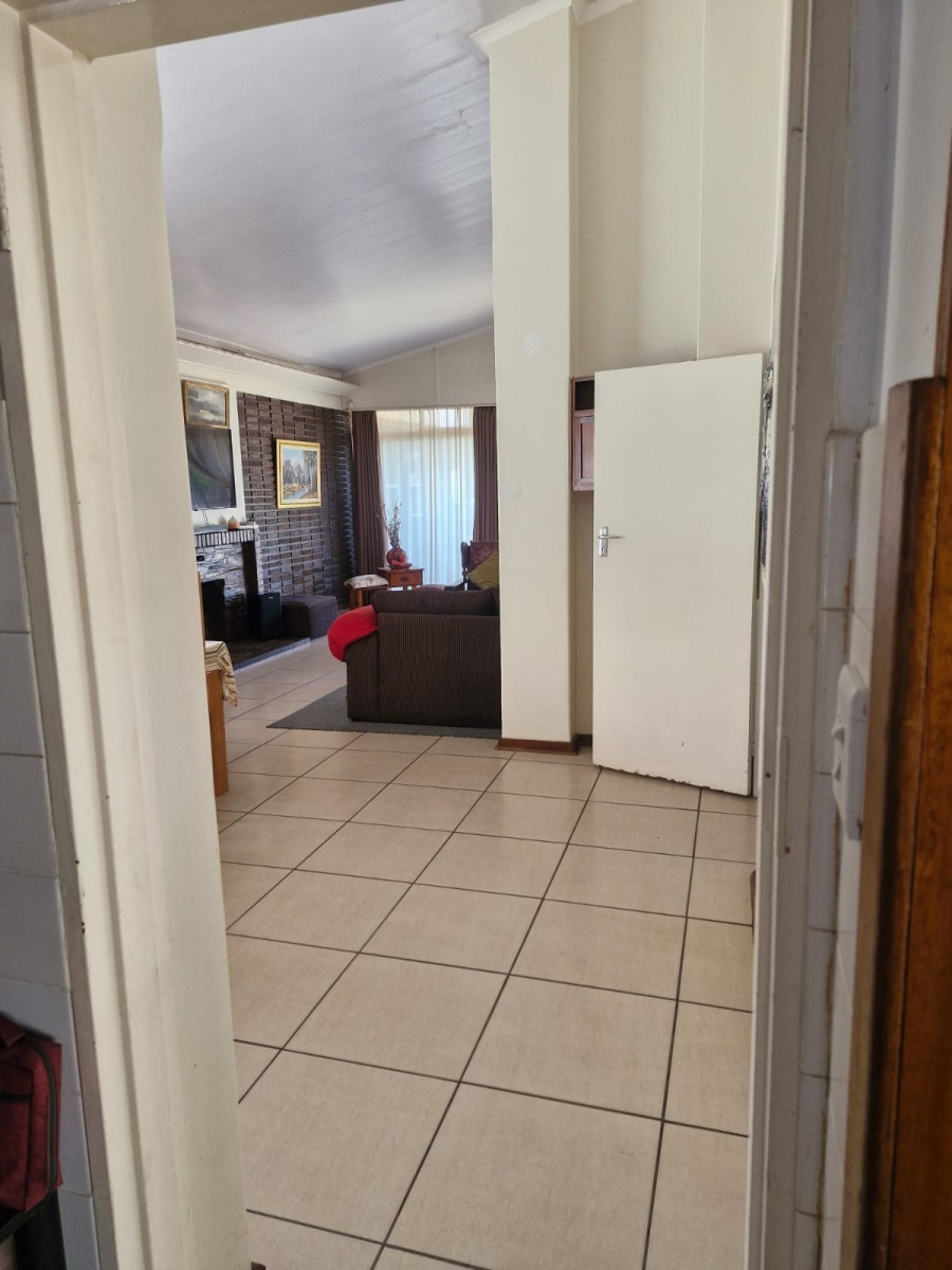 To Let 3 Bedroom Property for Rent in Flamwood North West